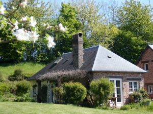 gite-normandie_les-petits-matins-bleus_pommiers_printemps